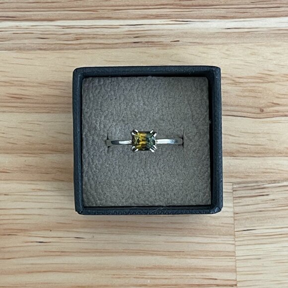 Cushion Parti Sapphire-Natural, Unheated 1.06 ct ring sz 7 sterling silver - Picture 1 of 7